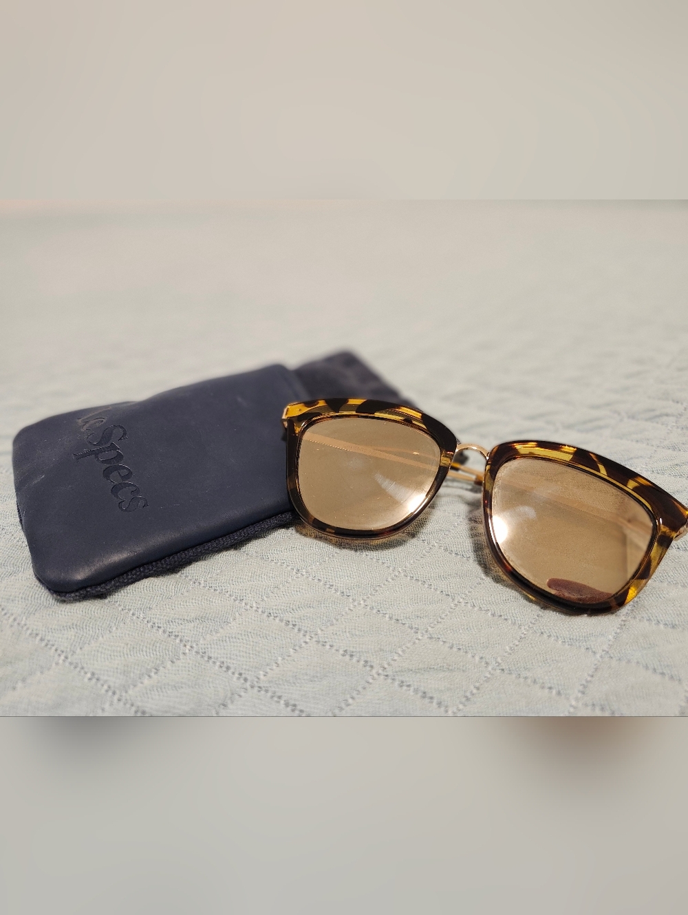 LE SPECS

Caliente Tortoiseshell Cat-Eye Sunglasses (No Scratches)